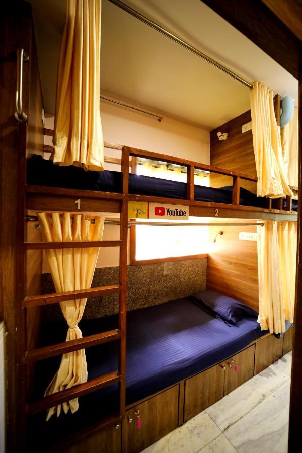 Maple Social Hubz-Hostel Mumbai Ngoại thất bức ảnh