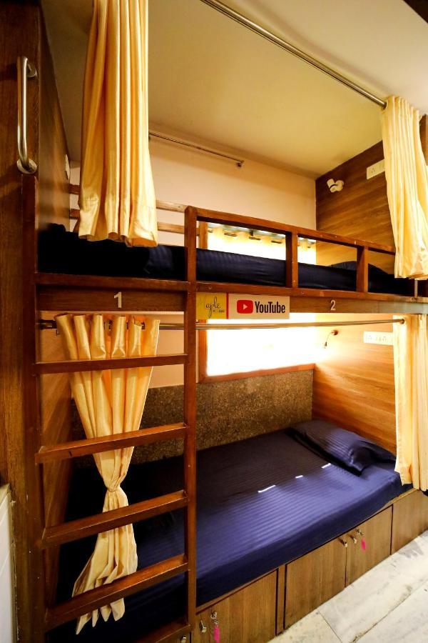 Maple Social Hubz-Hostel Mumbai Ngoại thất bức ảnh